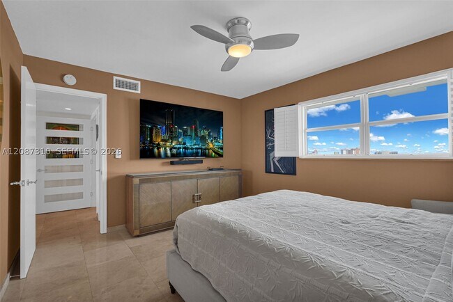 Building Photo - 511 Bayshore Dr