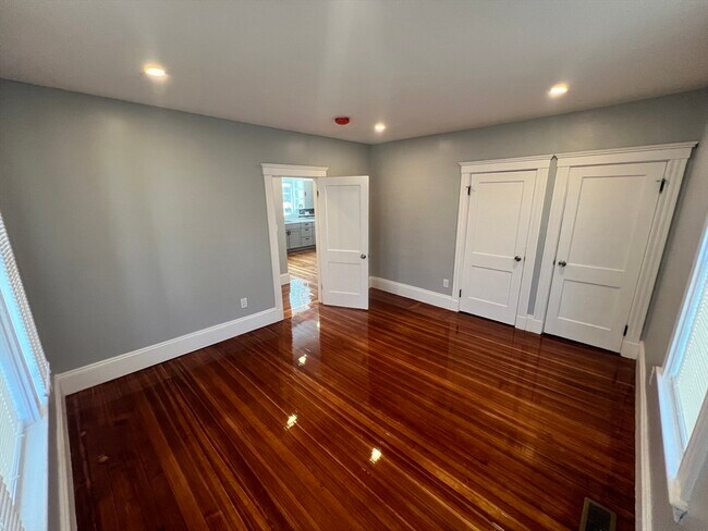 Building Photo - 28 Albertina St
