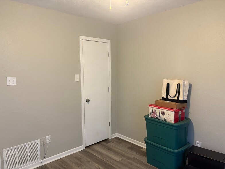 Building Photo - 4005 Sunhill Dr