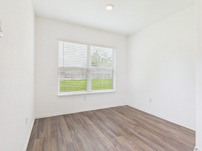 Building Photo - 1300 Winding Willow Dr