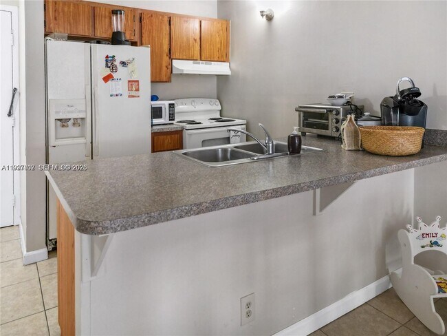 Building Photo - 2701 Riverside Dr