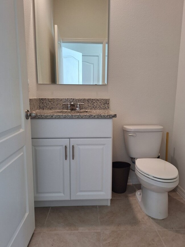 Building Photo - 3BR 2.5BA VENETIAN BAY TOWNHOME