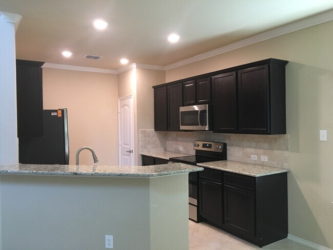 Building Photo - House for Lease in Heartland Area!
