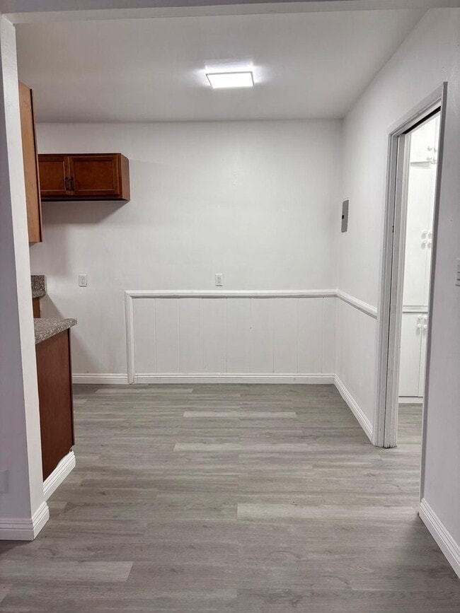 Building Photo - Charming 1-bedroom, 1-bath apartment located in a desirable area of Burbank.