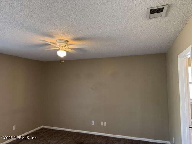 Building Photo - 2654 Hidden Village Dr