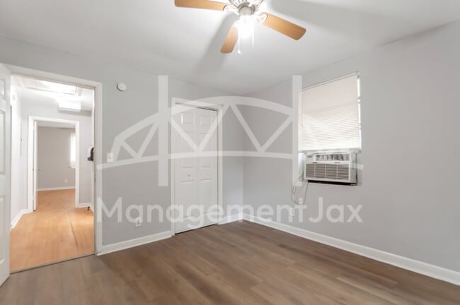 Building Photo - 5813 Doeboy St