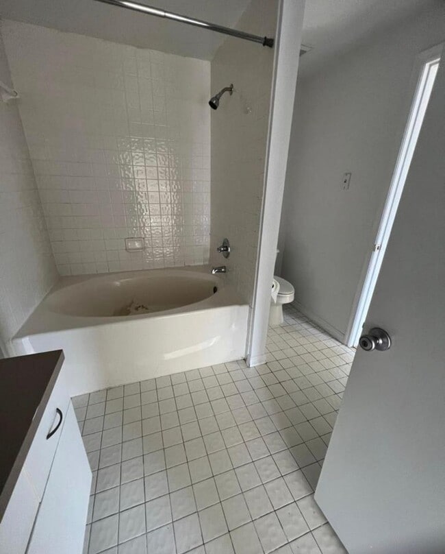 Building Photo - 5548-6306 Metrowest Blvd, Orlando