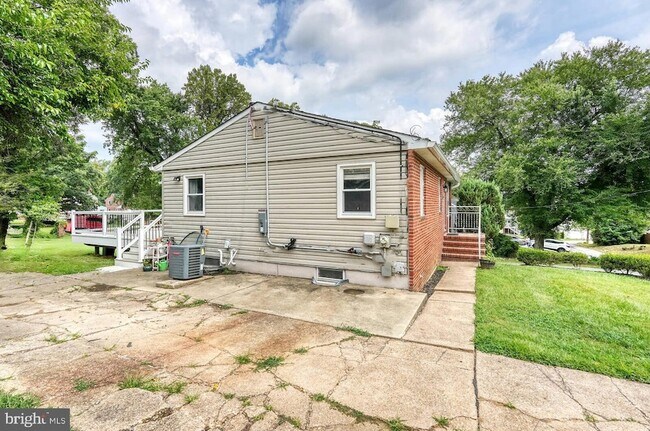 Building Photo - 5808 Meridale Rd