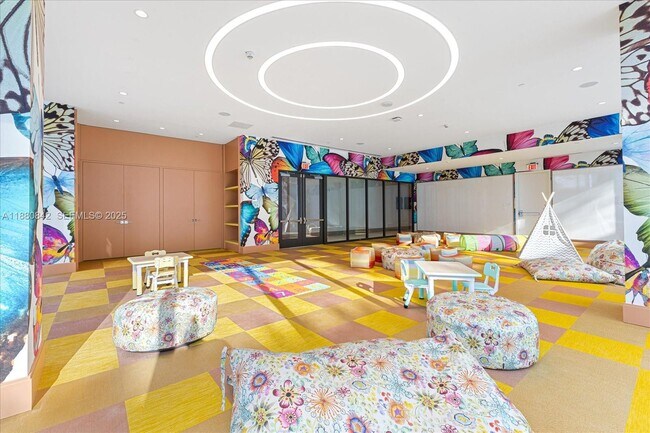 Building Photo - 700 NE 26th Terrace