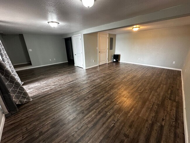 Building Photo - 4 Bedroom House with Lake views!