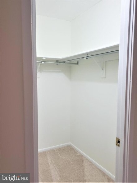 Building Photo - 15100 Interlachen Dr