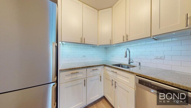 Building Photo - 237 E 34th St