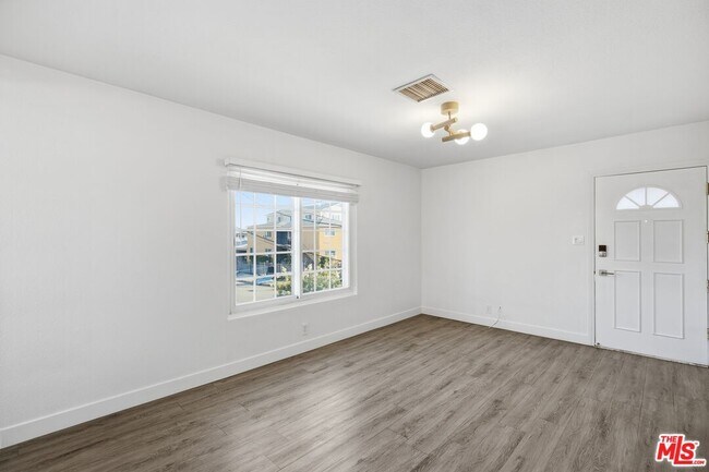 Building Photo - 11761 Hart St