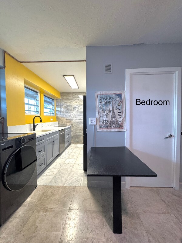 Building Photo - 2015 Ala Wai Blvd