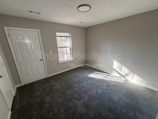 Building Photo - 2260 Sherwood Ave