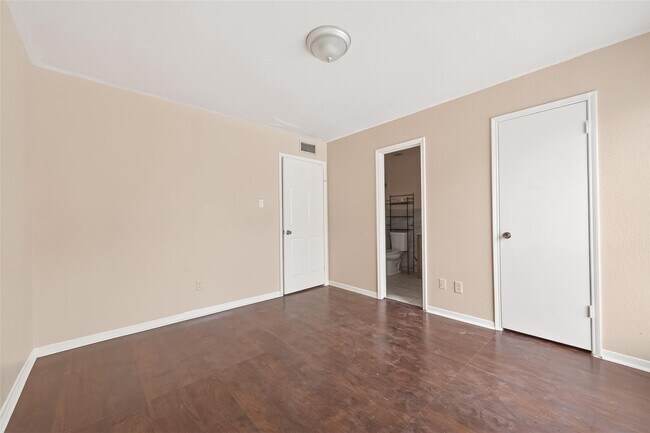 Building Photo - 9350 Country Creek St