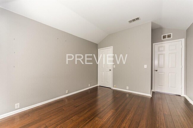 Building Photo - 2504 Prospect Hill Dr