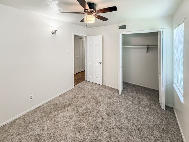 Building Photo - Charming Updated Home in Prime Irving Loca...