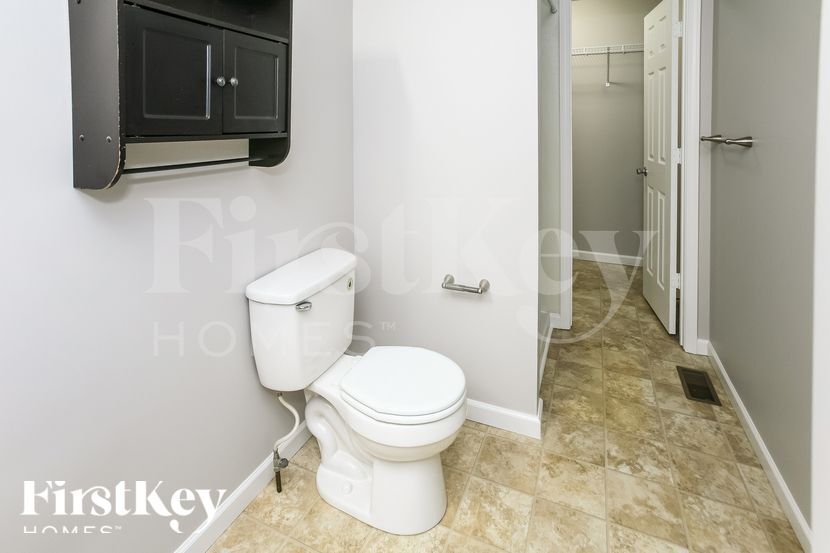 Building Photo - 334 N Odell St