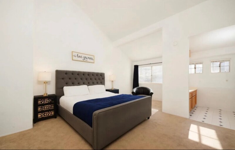 Building Photo - 9205 Camino Del Verde