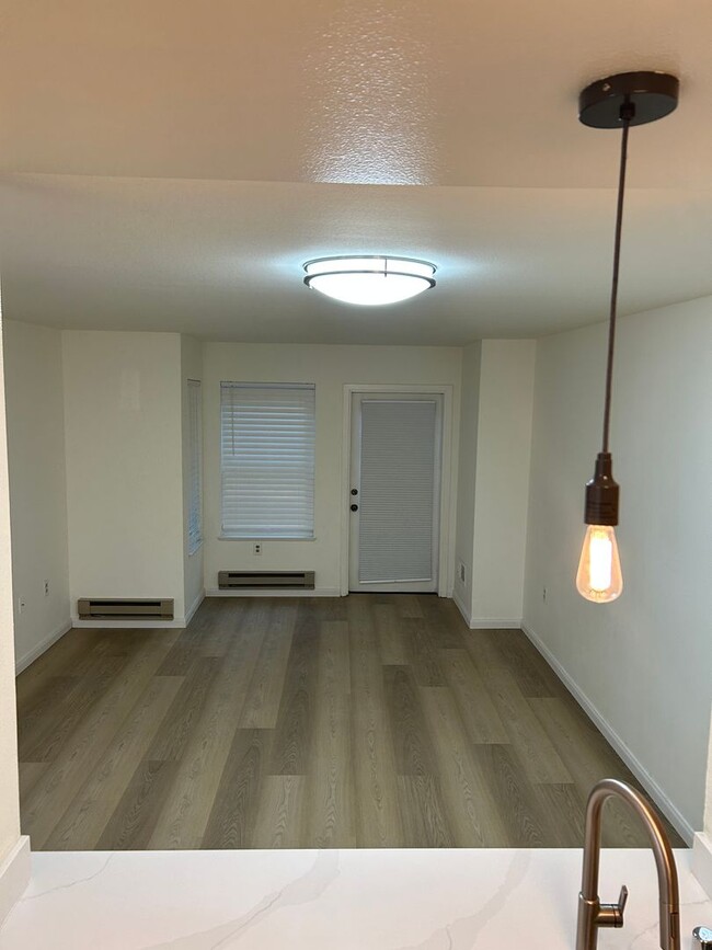 Building Photo - Beautiful 1BRs+1BA Condo with al parking s...