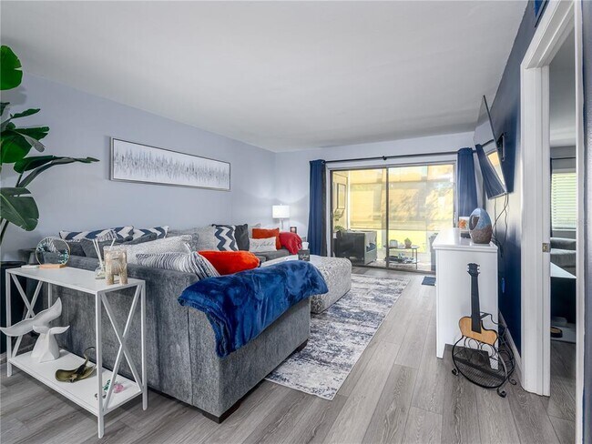 Building Photo - 120 Caryl Way