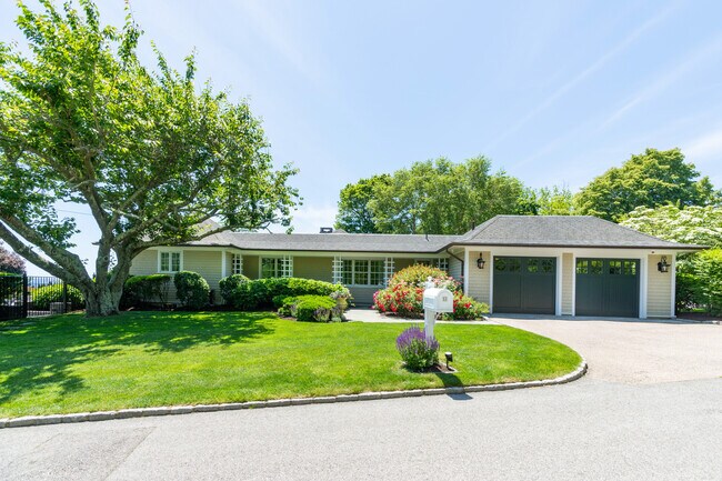 Building Photo - 3 Barclay Sq