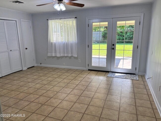 Building Photo - 203 Elmwood Dr