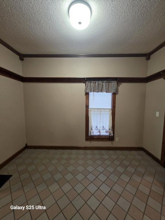 Building Photo - 208 E Main St