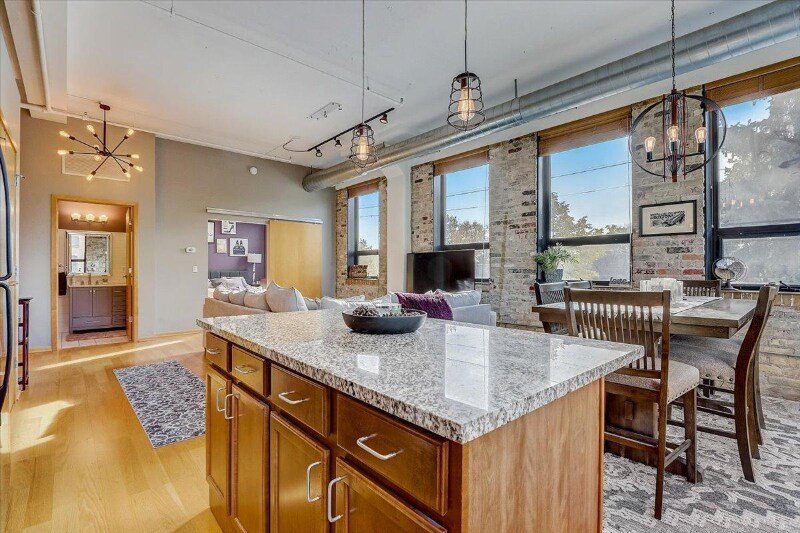 Building Photo - 1701 NE Madison St