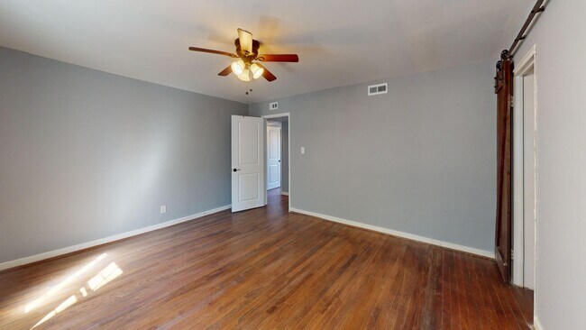 Building Photo - Newly Updated Silver Spring Three Bedroom ...
