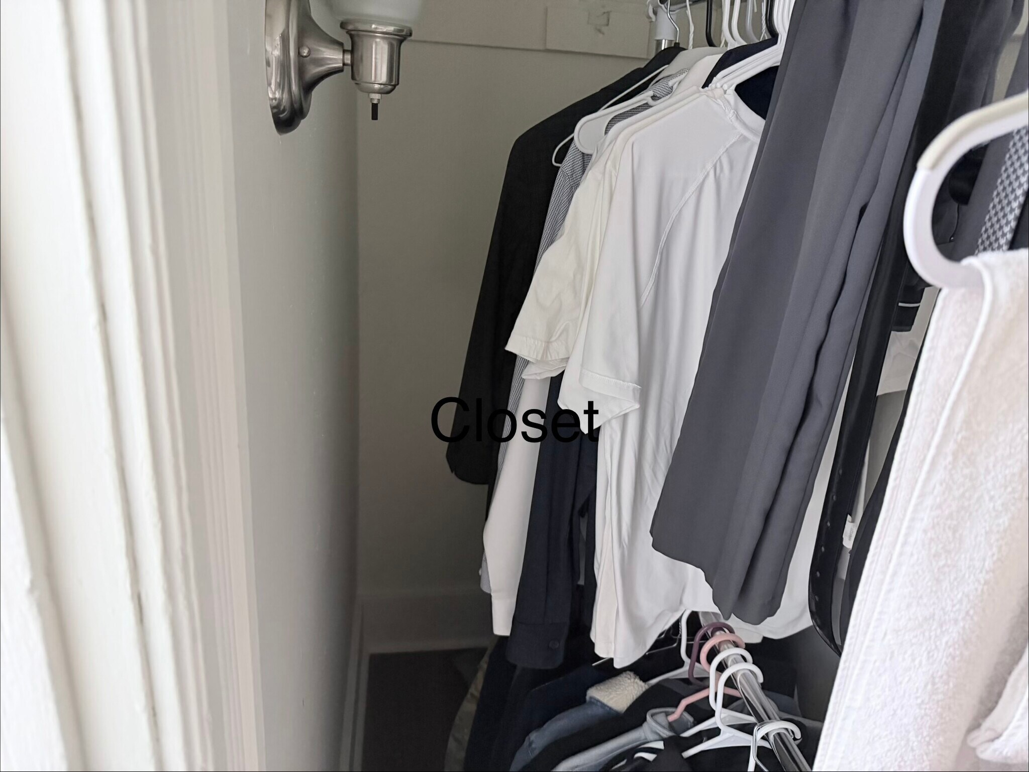 Building Photo - 10 E 5th St