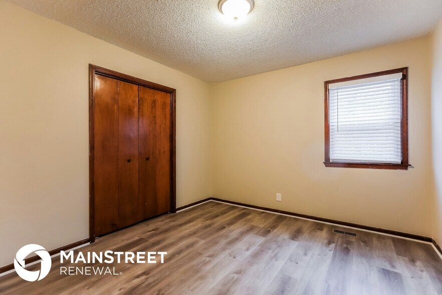 Building Photo - 14835 S Locust St