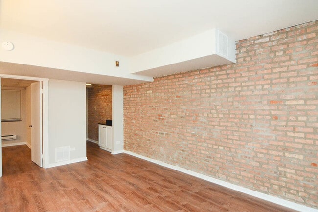 Building Photo - 4878 N Magnolia Ave