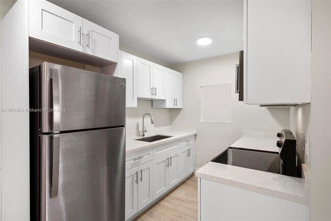 Building Photo - 1310 W 29th St