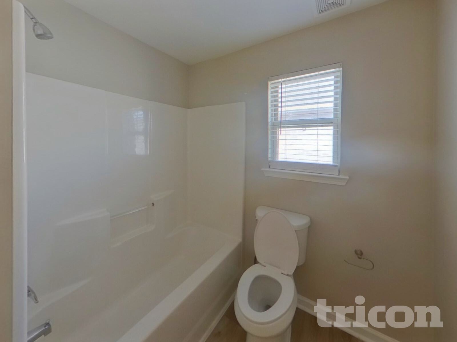Building Photo - 528 Tulip Ln