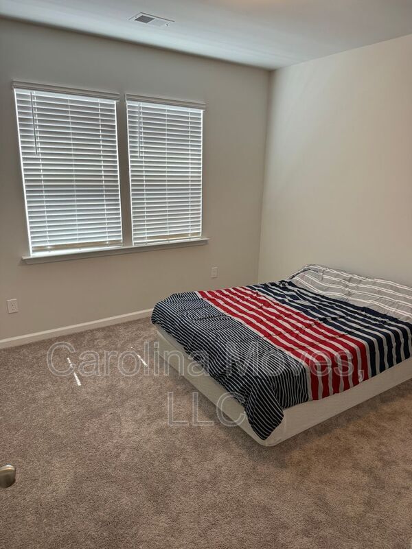 Building Photo - 717 Isleworth Ln