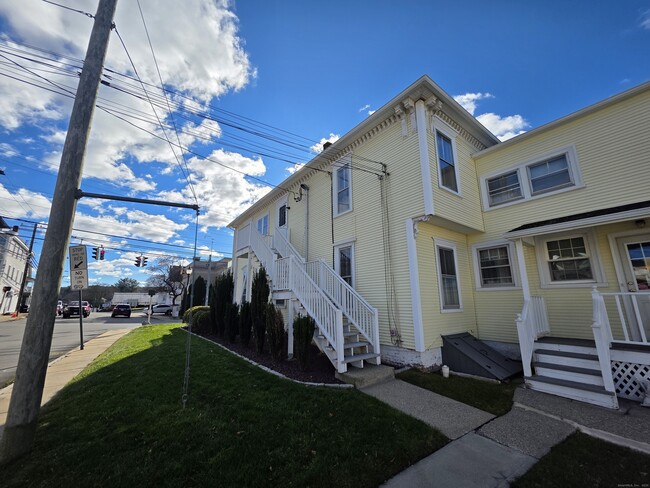 Building Photo - 110 Main St