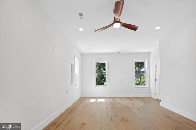 Building Photo - 1524 W Street SE Unit