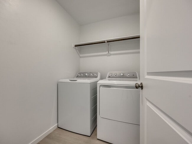 Building Photo - Brand New Home + Mustang Schools + 4 bedrooms + 2 car garage + All Appliances