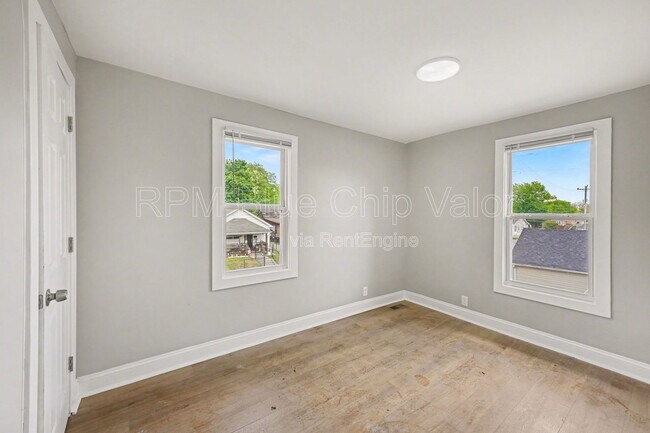 Building Photo - 1710 Lawn Ave