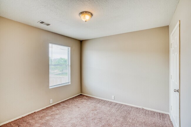 Building Photo - 6210 Scotchwood Dr