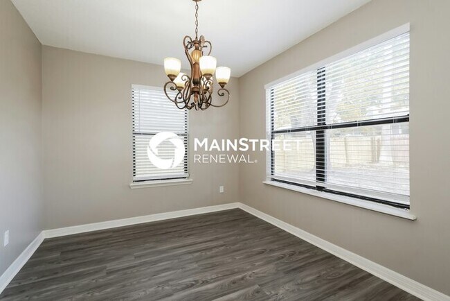 Building Photo - 3 Bedroom Pet-Friendly Home in Jacksonville, FL with Main Street Renewal