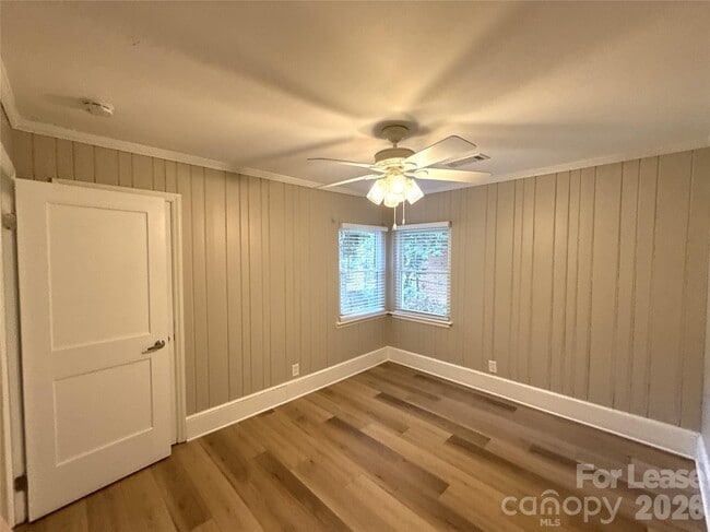 Building Photo - 833 Mohigan St