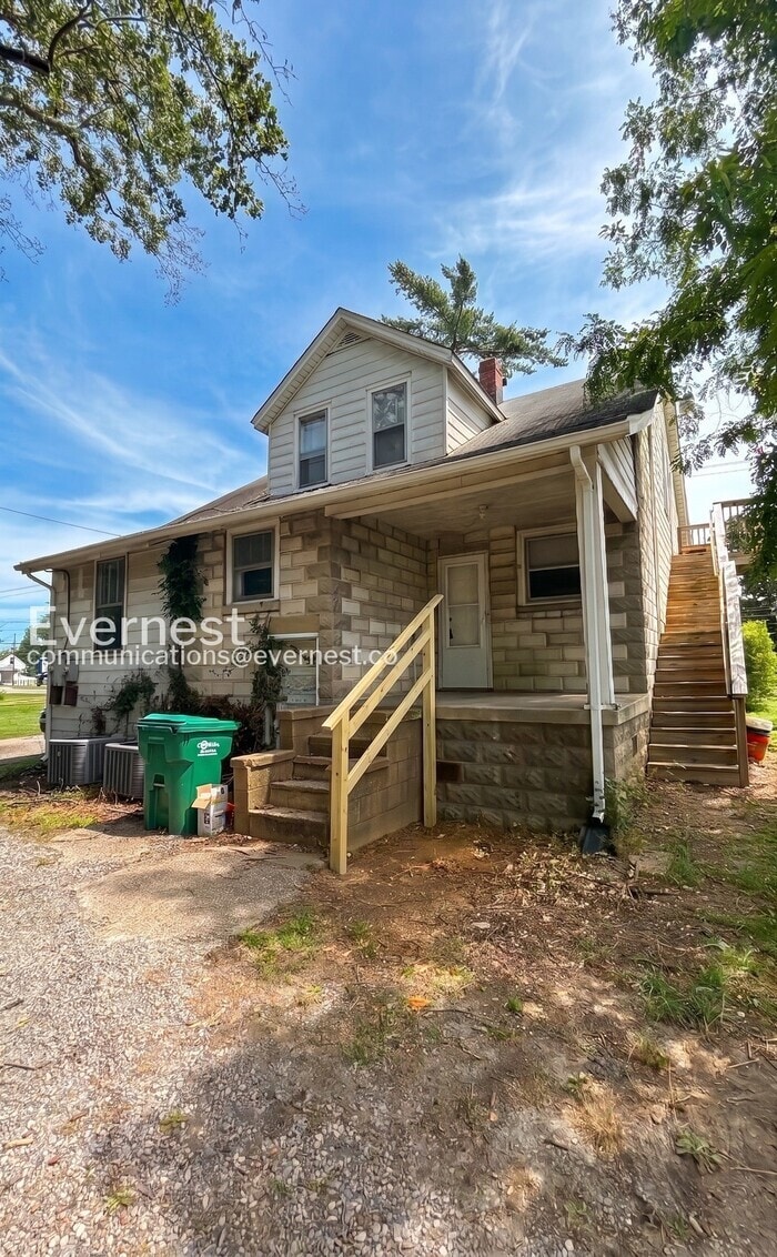 Building Photo - 901 E Nine Mile Rd