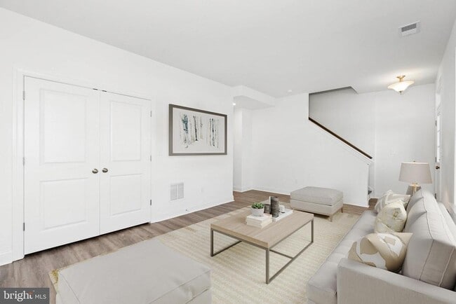 Building Photo - 862 Mapleton Ave