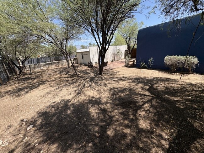 Building Photo - 1317 N Dodge Blvd