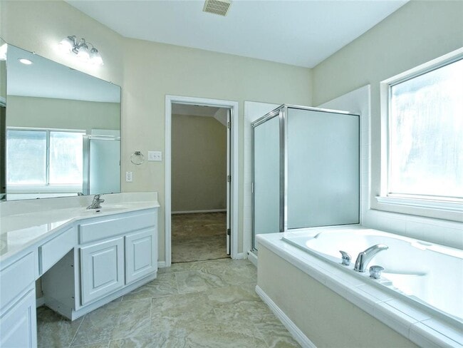 Building Photo - 809 Texas Trail