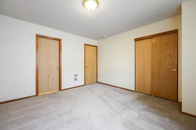Building Photo - 2829 SE 90th Pl
