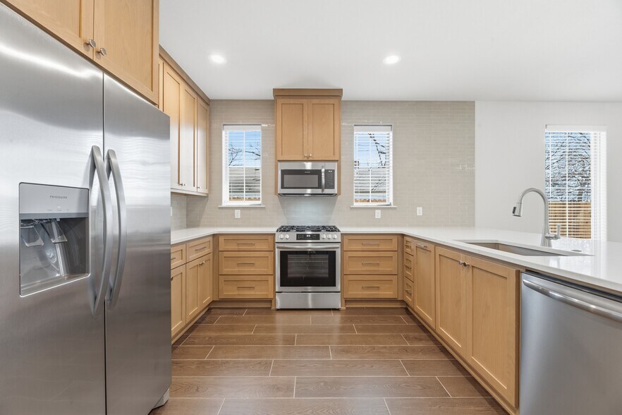 Building Photo - 316 E Elgin St